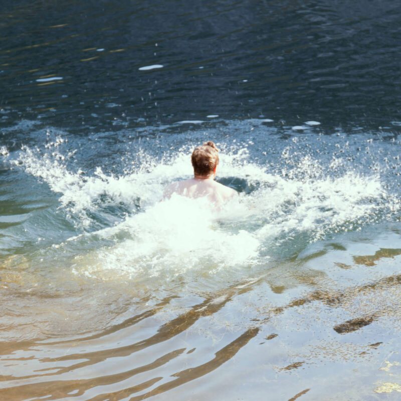 Schwimmen im Bergsee