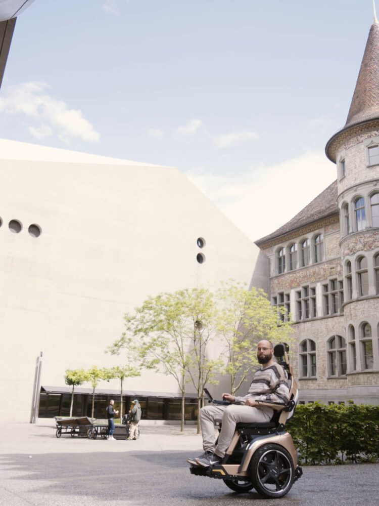 BRO vor dem Landesmuseum