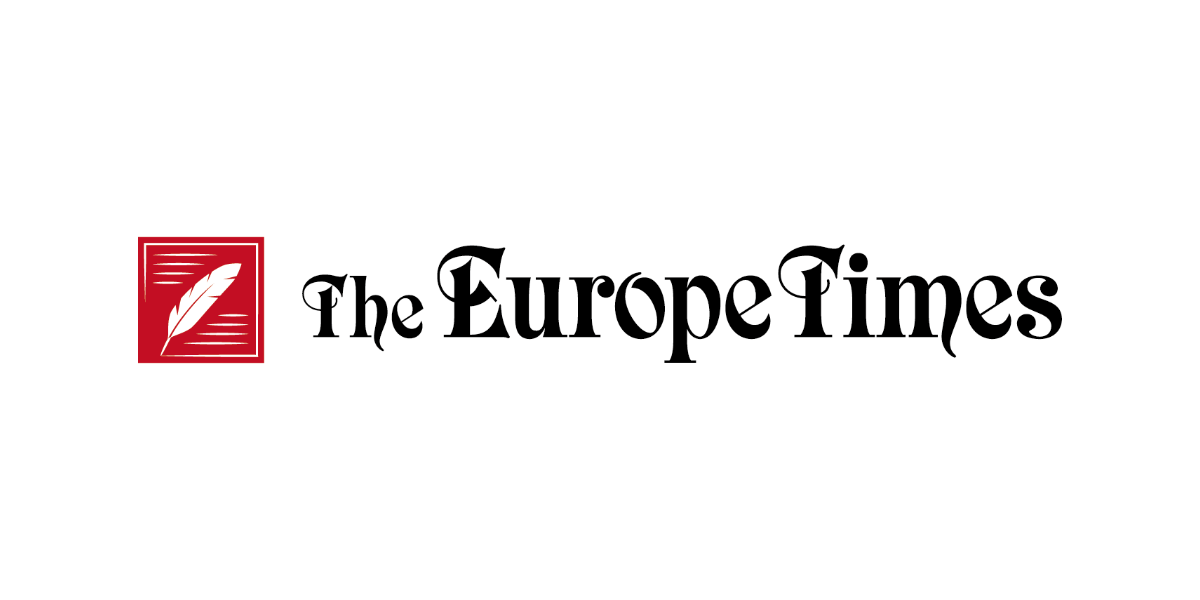 Logo der Zeitung The Europe Times mit weisser Schreibfeder auf rotem Quadrat